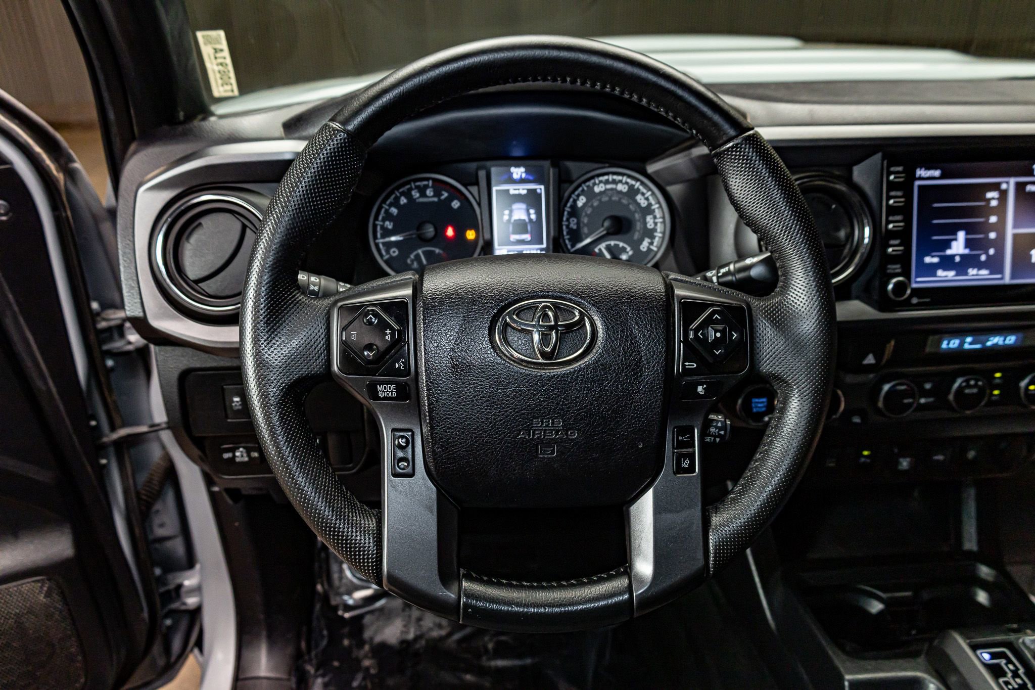 Used 2021 Toyota Tacoma TRD Sport w/ Technology Package image 17