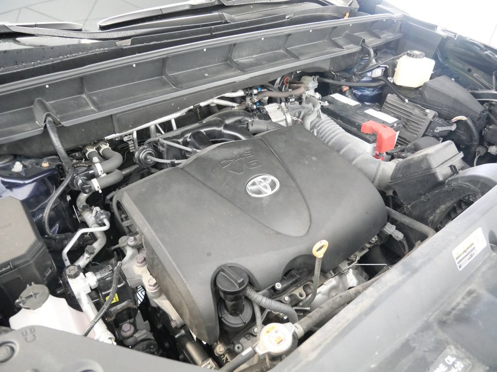 Used 2022 Toyota Highlander XLE AWD/4WD image 11
