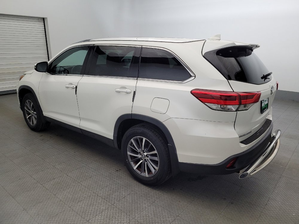 Used 2019 Toyota Highlander XLE image 3