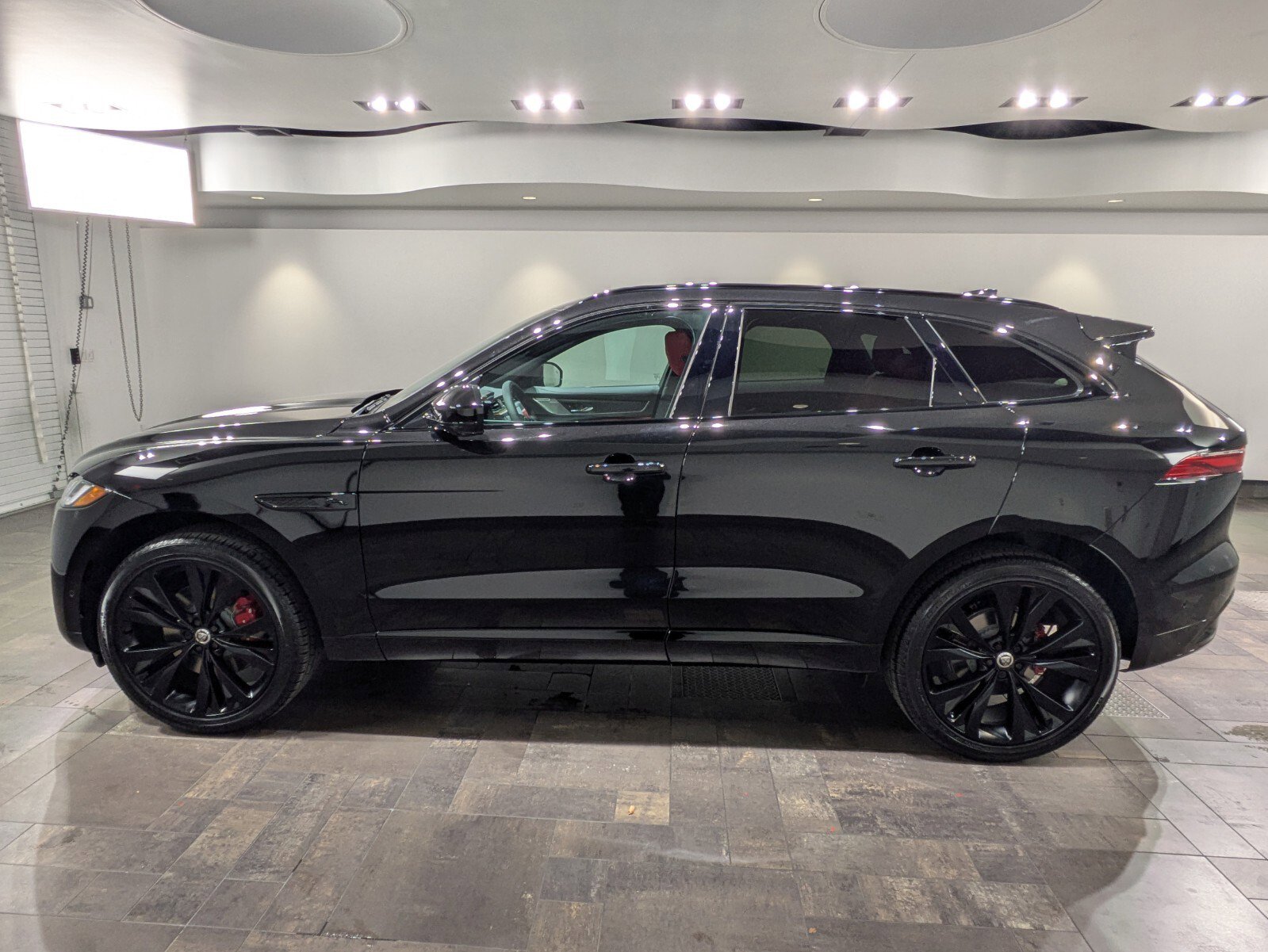 New 2026 Jaguar F-PACE R-Dynamic S image 3