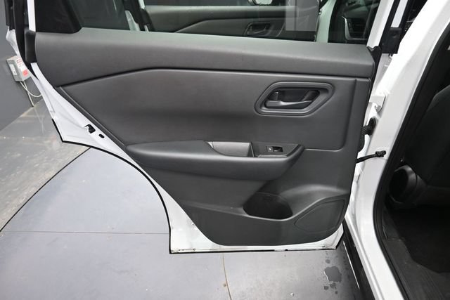 Used 2024 Nissan Rogue S AWD/4WD image 15