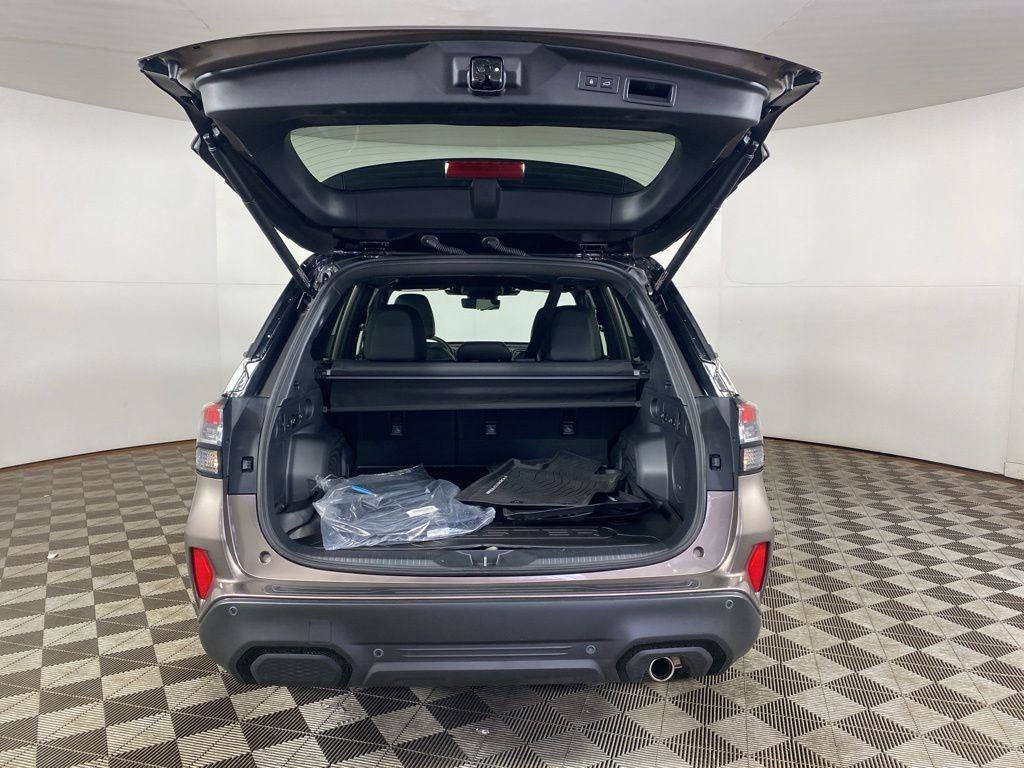 Used 2025 Subaru Forester Touring AWD/4WD image 8