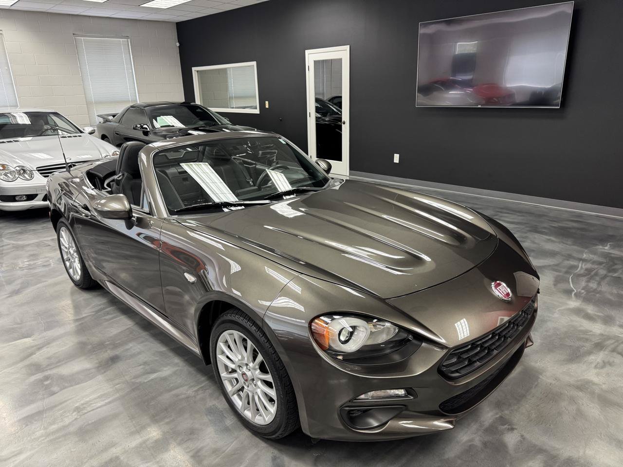 Used 2017 FIAT 124 Spider Classica RWD image 5