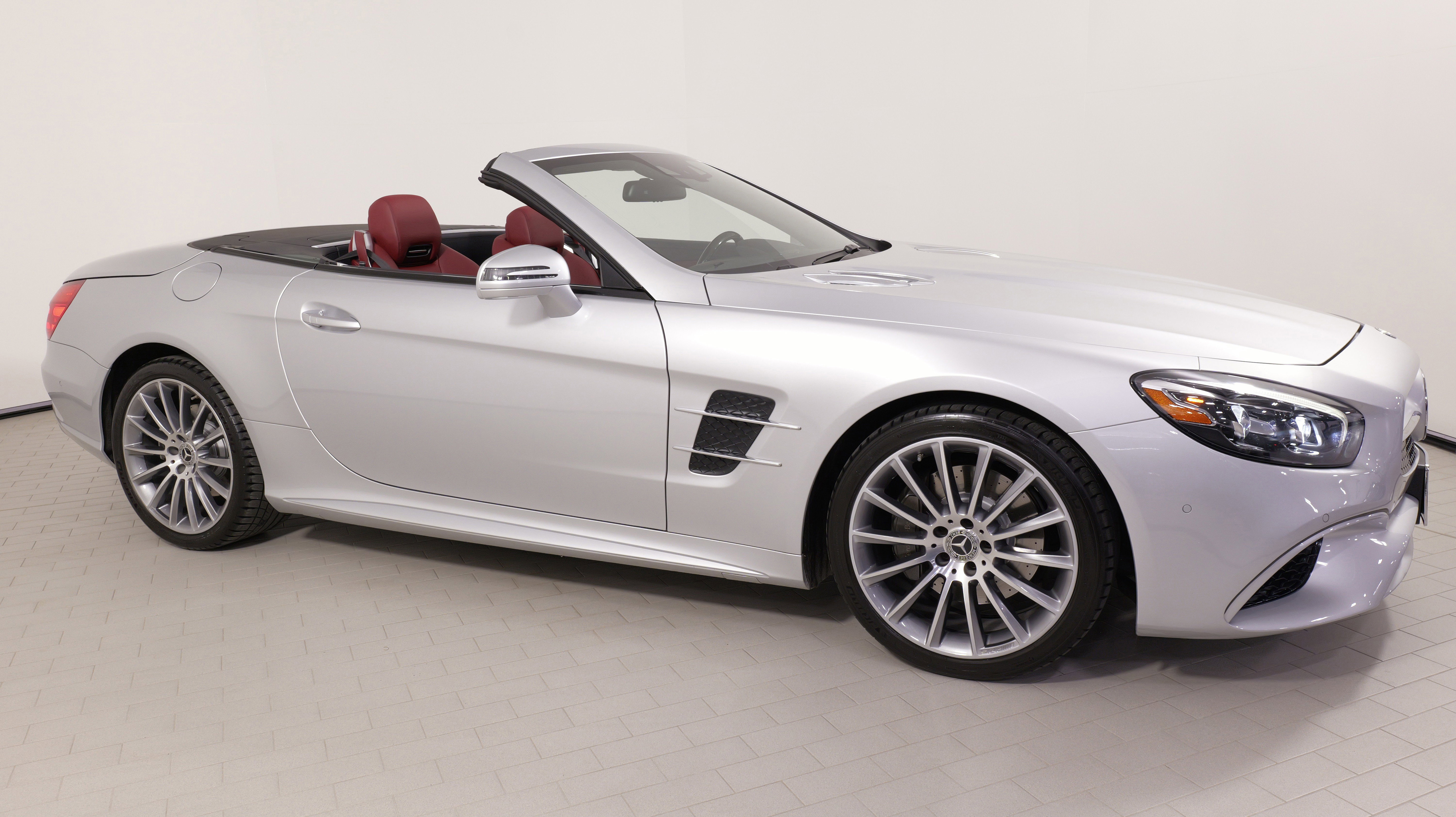 Used 2019 Mercedes-Benz SL 550 image 12