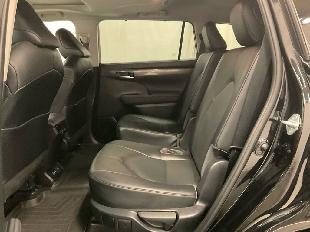 Used 2023 Toyota Highlander Limited image 35