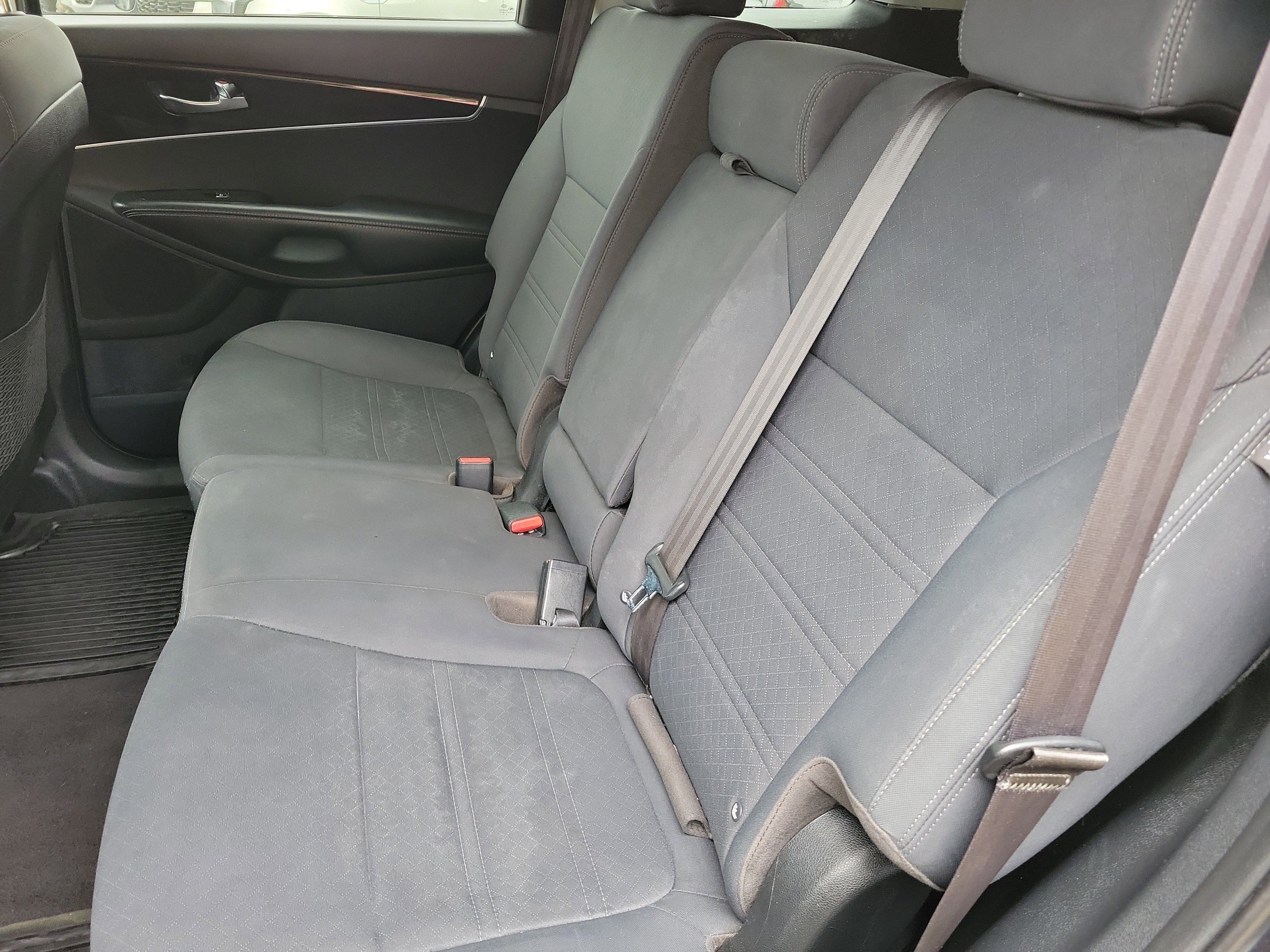 Used 2020 Kia Sorento LX image 7