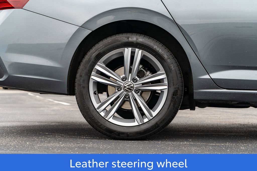 Used 2024 Volkswagen Jetta SE image 9