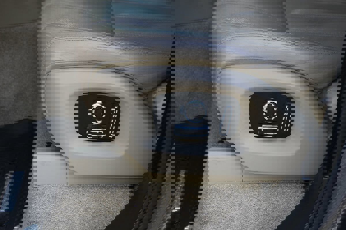 Used 2016 Land Rover Range Rover Supercharged AWD/4WD image 9