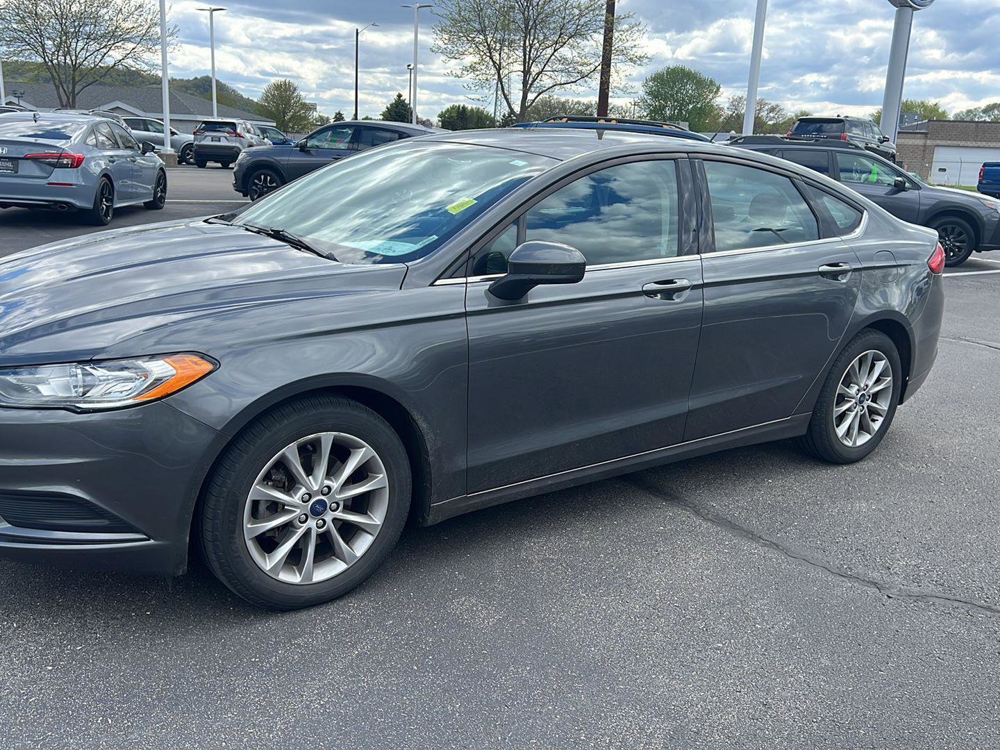 Used 2017 Ford Fusion SE FWD image 11