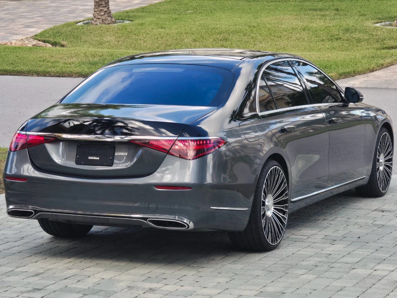 Used 2022 Mercedes-Benz S 580 4MATIC Sedan w/ Rear Seat Package image 43