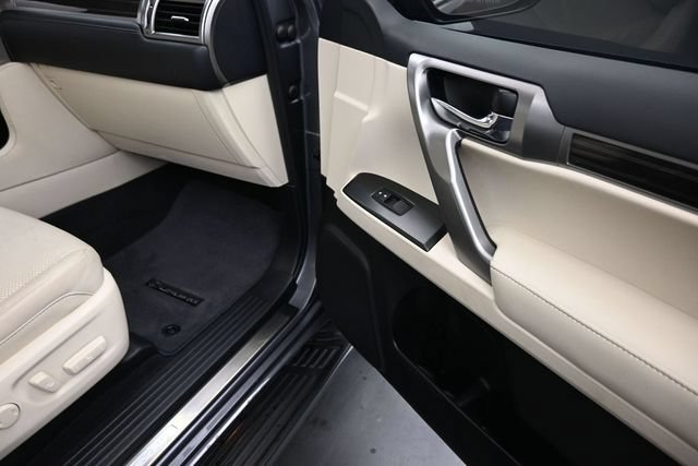 Used 2023 Lexus GX 460 Luxury w/ Sport Design Package AWD/4WD image 20