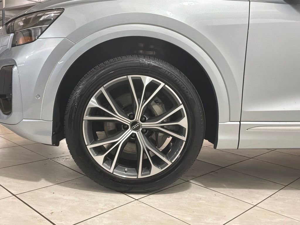 Used 2025 Audi Q8 Premium w/ Convenience Package AWD/4WD image 14