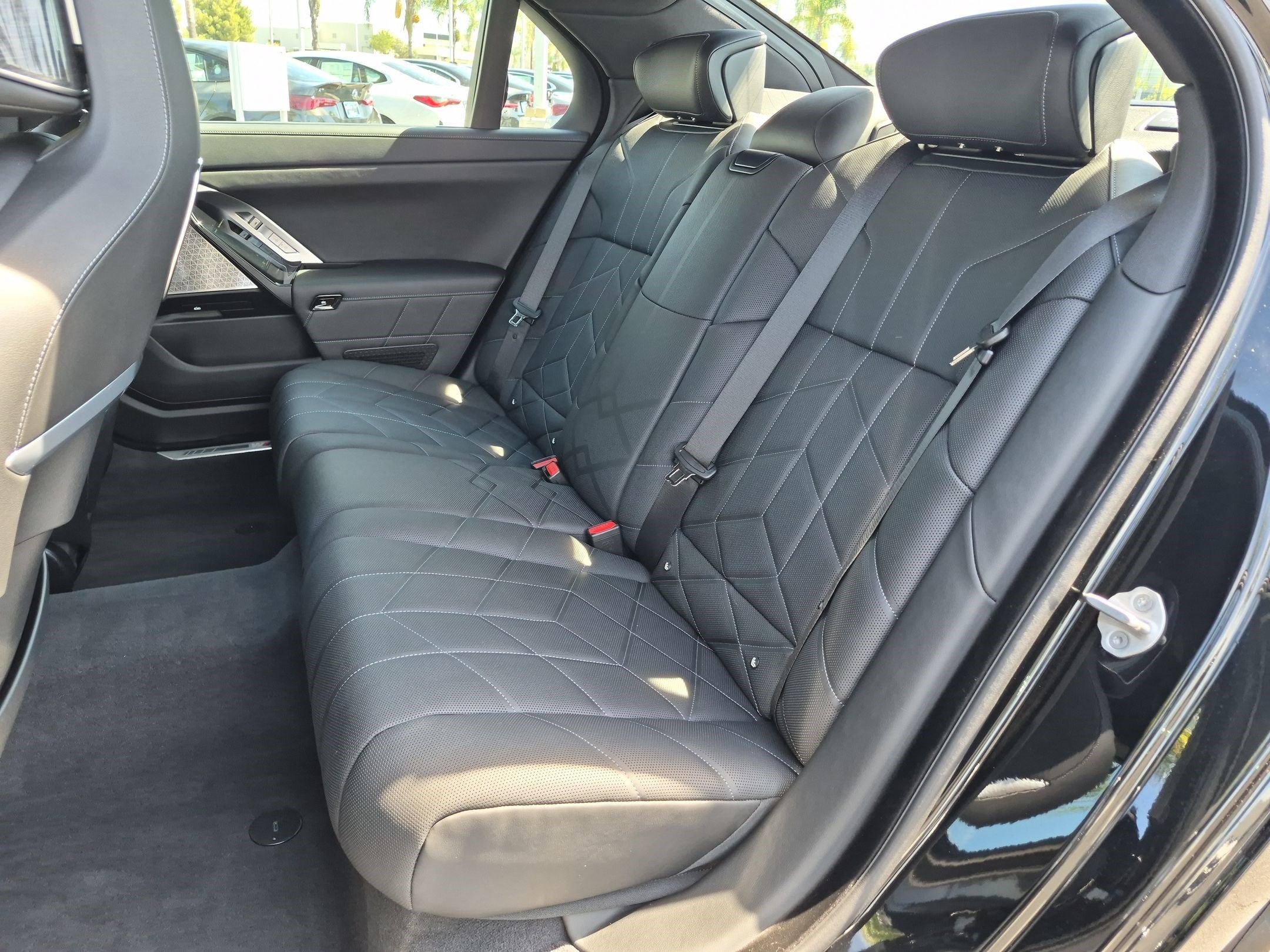 Used 2025 BMW i7 eDrive50 w/ M Sport Package RWD image 31