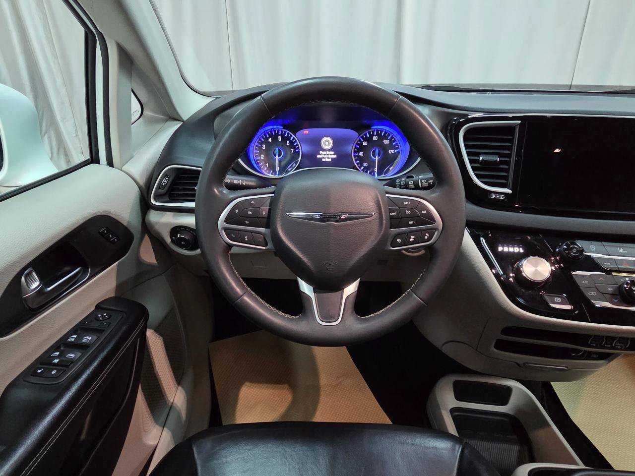 Used 2022 Chrysler Pacifica Touring-L FWD image 23