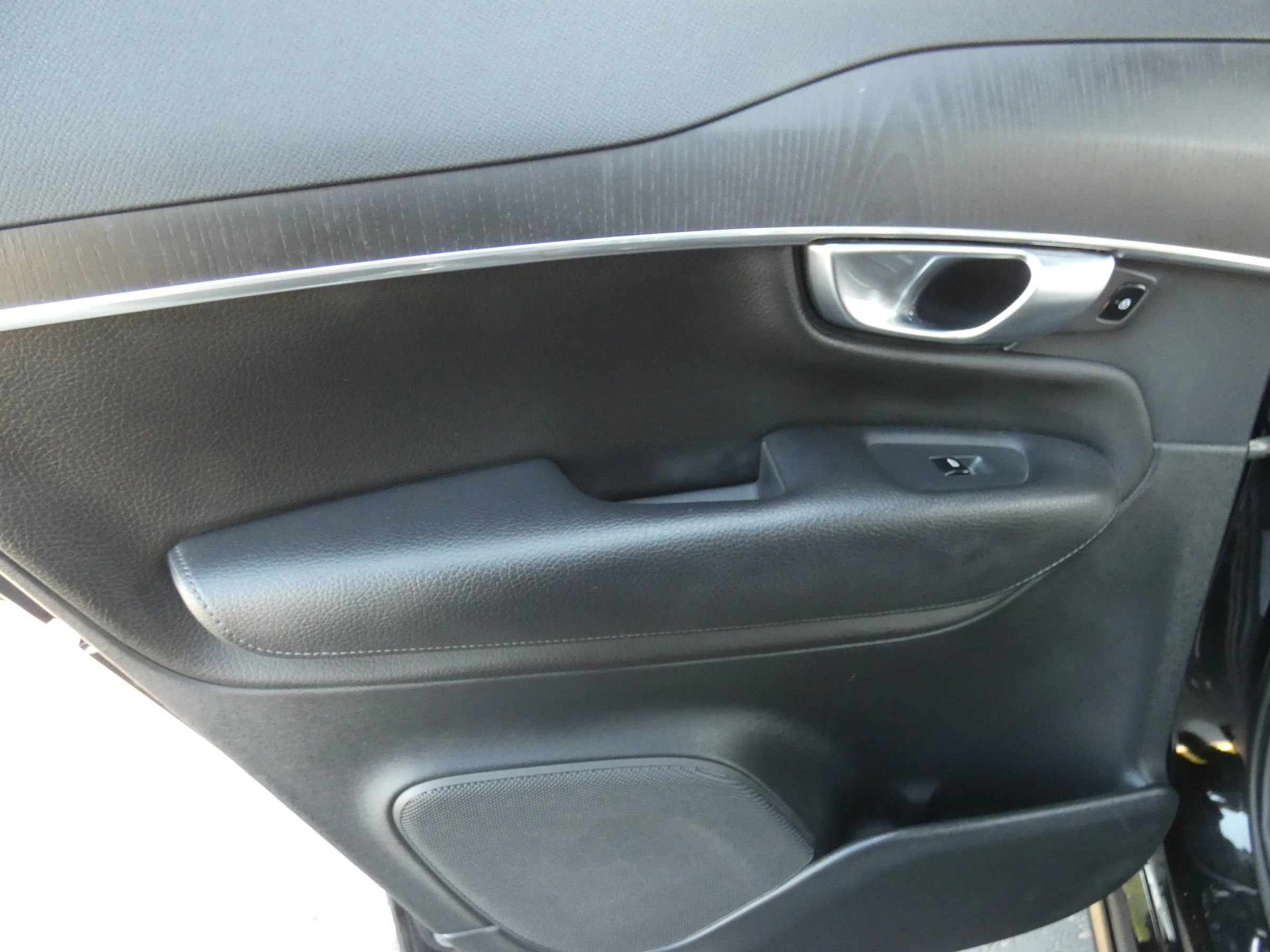 Used 2020 Volvo XC90 T6 Momentum image 41