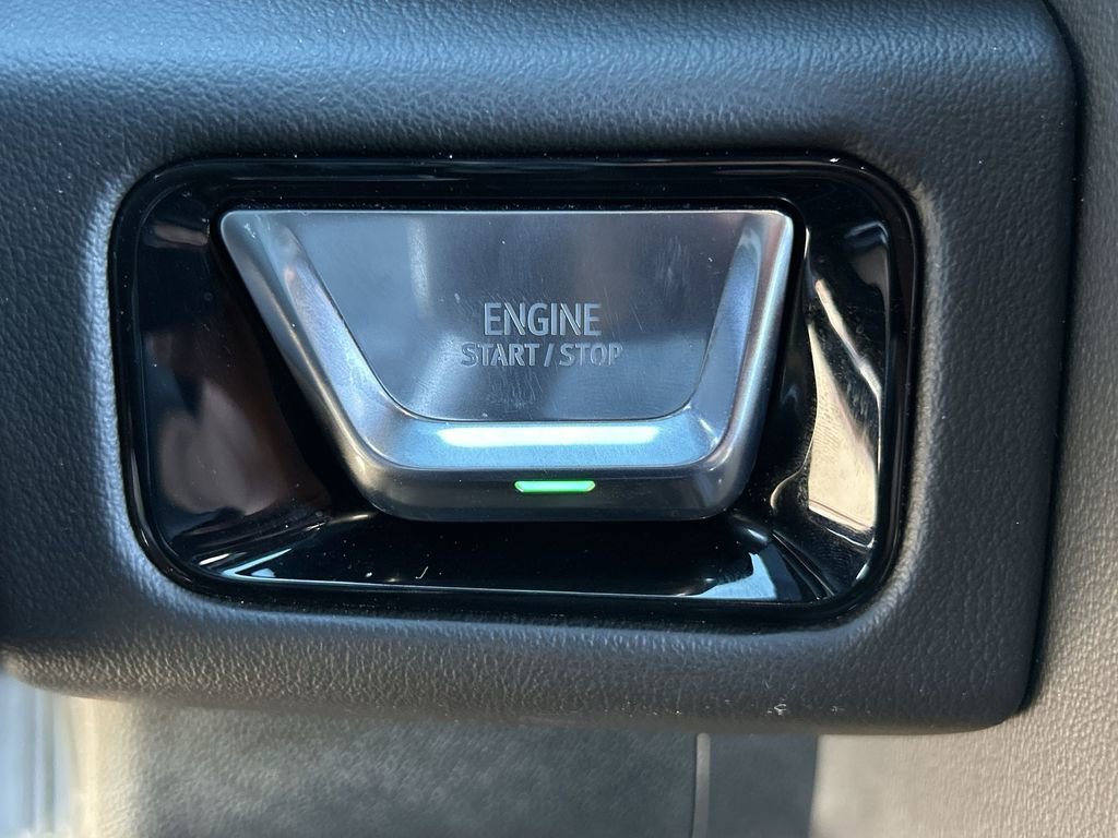 Used 2025 GMC Yukon Elevation image 17