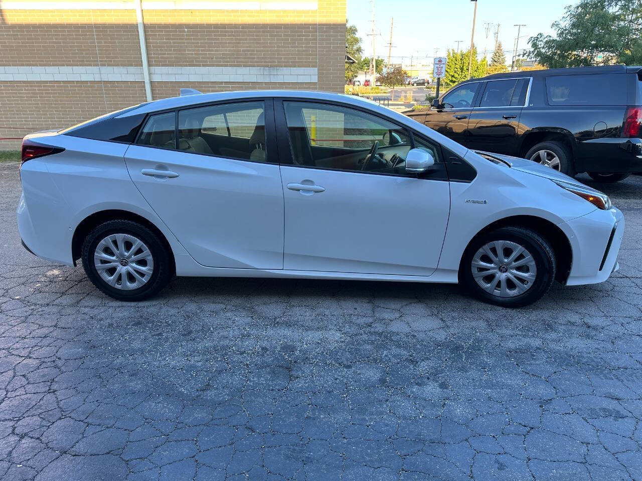 Used 2021 Toyota Prius LE image 9