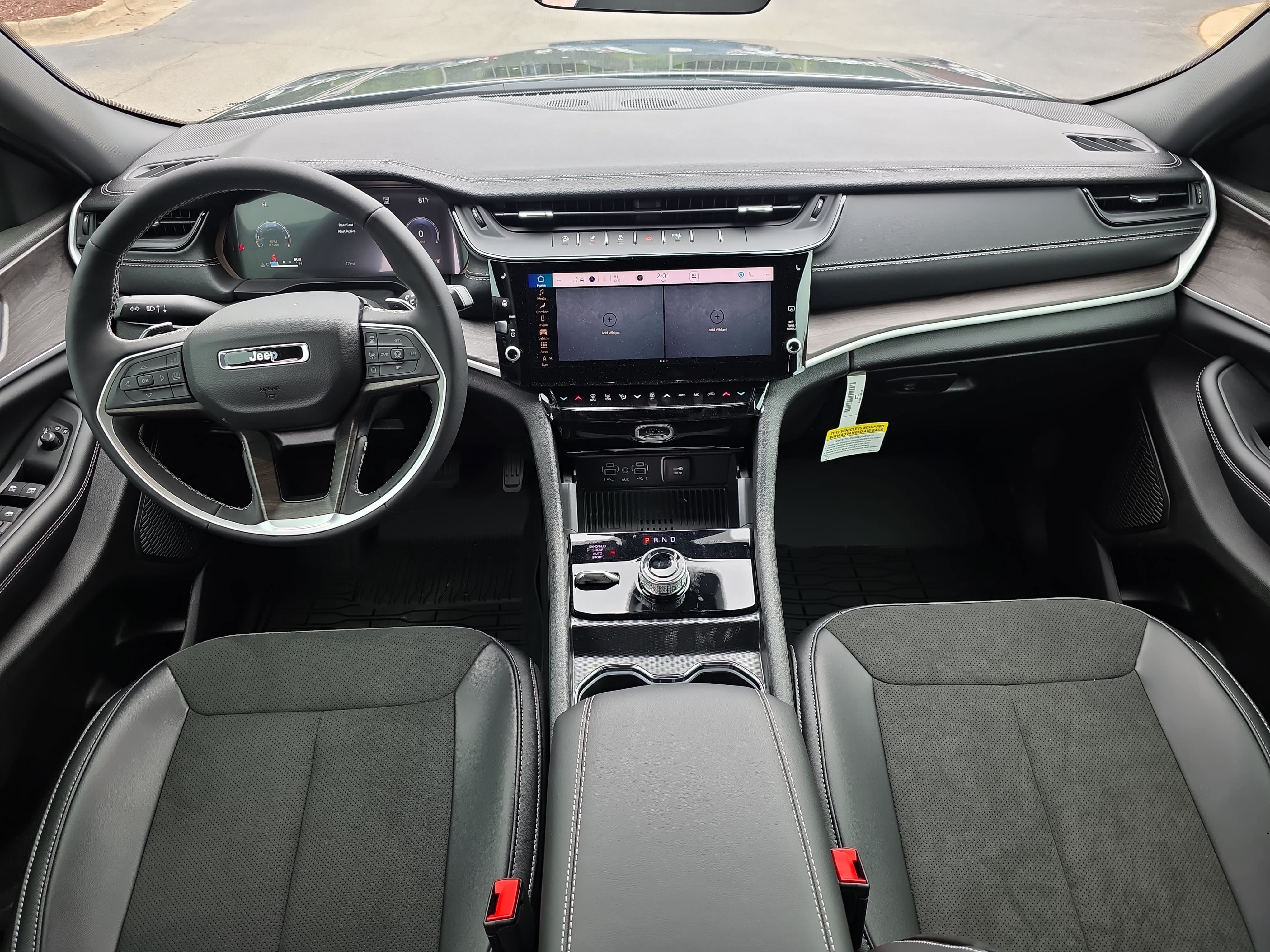 New 2026 Jeep Grand Cherokee Altitude AWD/4WD image 9