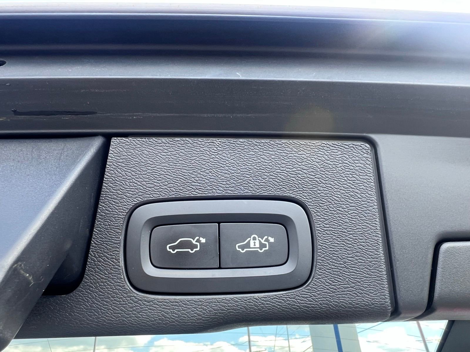 Used 2023 Volvo XC60 B5 Core AWD/4WD image 14