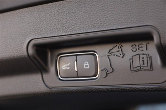 Used 2021 Ford Explorer XLT w/ Equipment Group 202A image 8