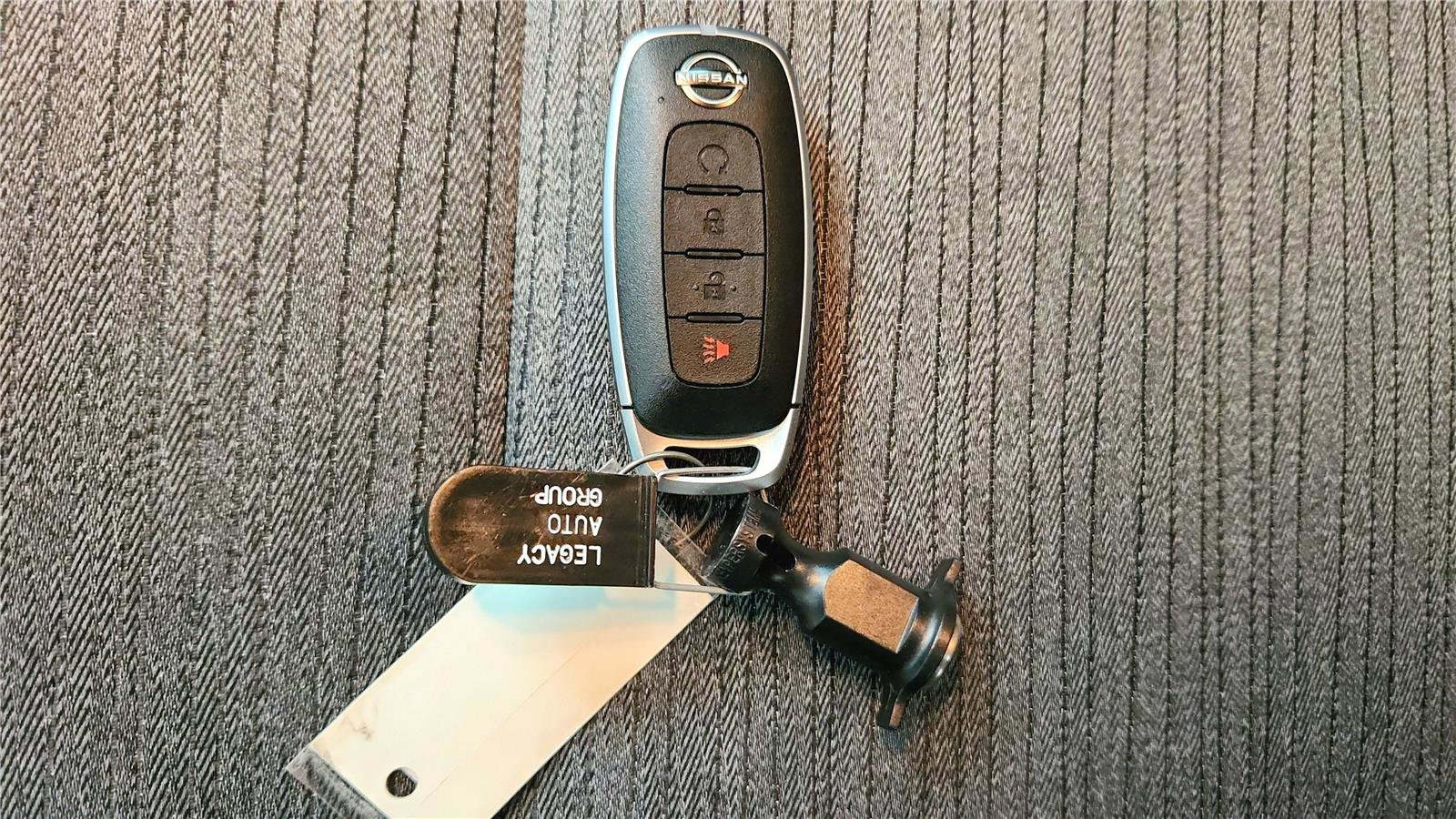 Used 2023 Nissan Rogue SV image 41