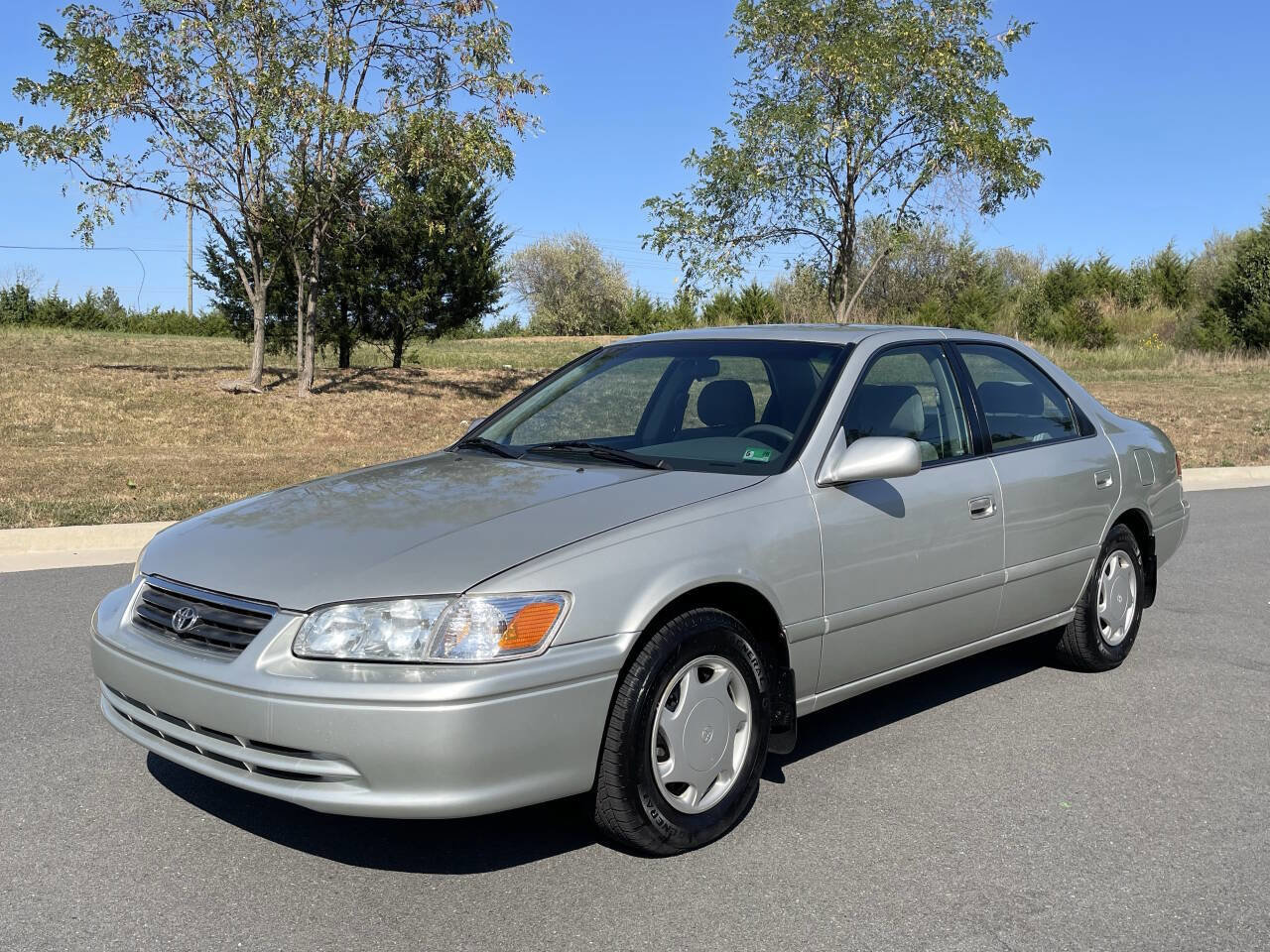 Used 2000 Toyota Camry CE image 10