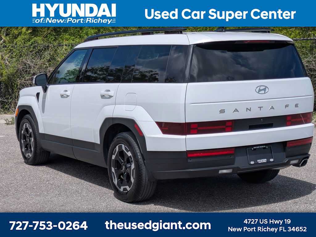 Used 2024 Hyundai Santa Fe SEL FWD image 3