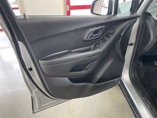Used 2022 Chevrolet Trax LT w/ Driver Confidence Package AWD/4WD image 11
