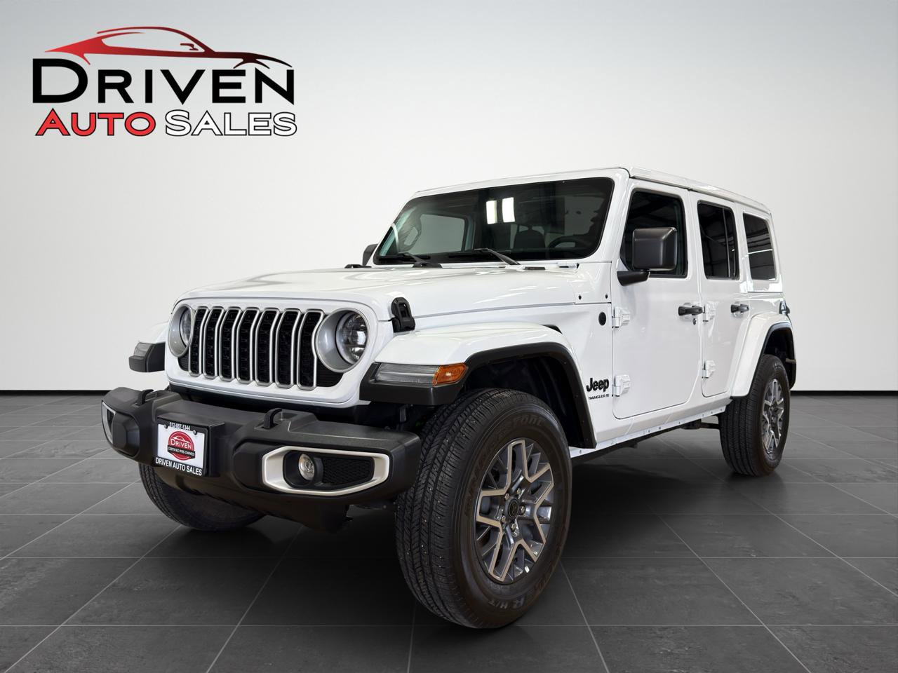 Used 2025 Jeep Wrangler Unlimited Sahara AWD/4WD image 3