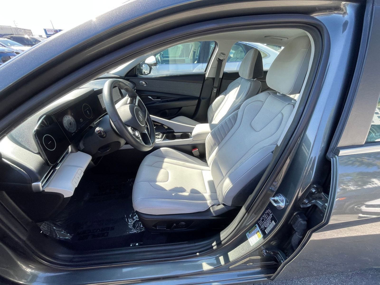 Used 2025 Hyundai Elantra Limited image 29