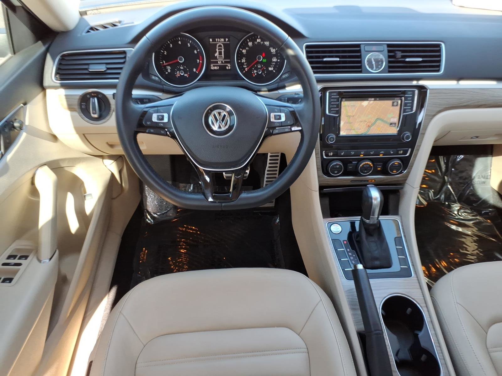 Used 2016 Volkswagen Passat 1.8T SEL Premium image 25