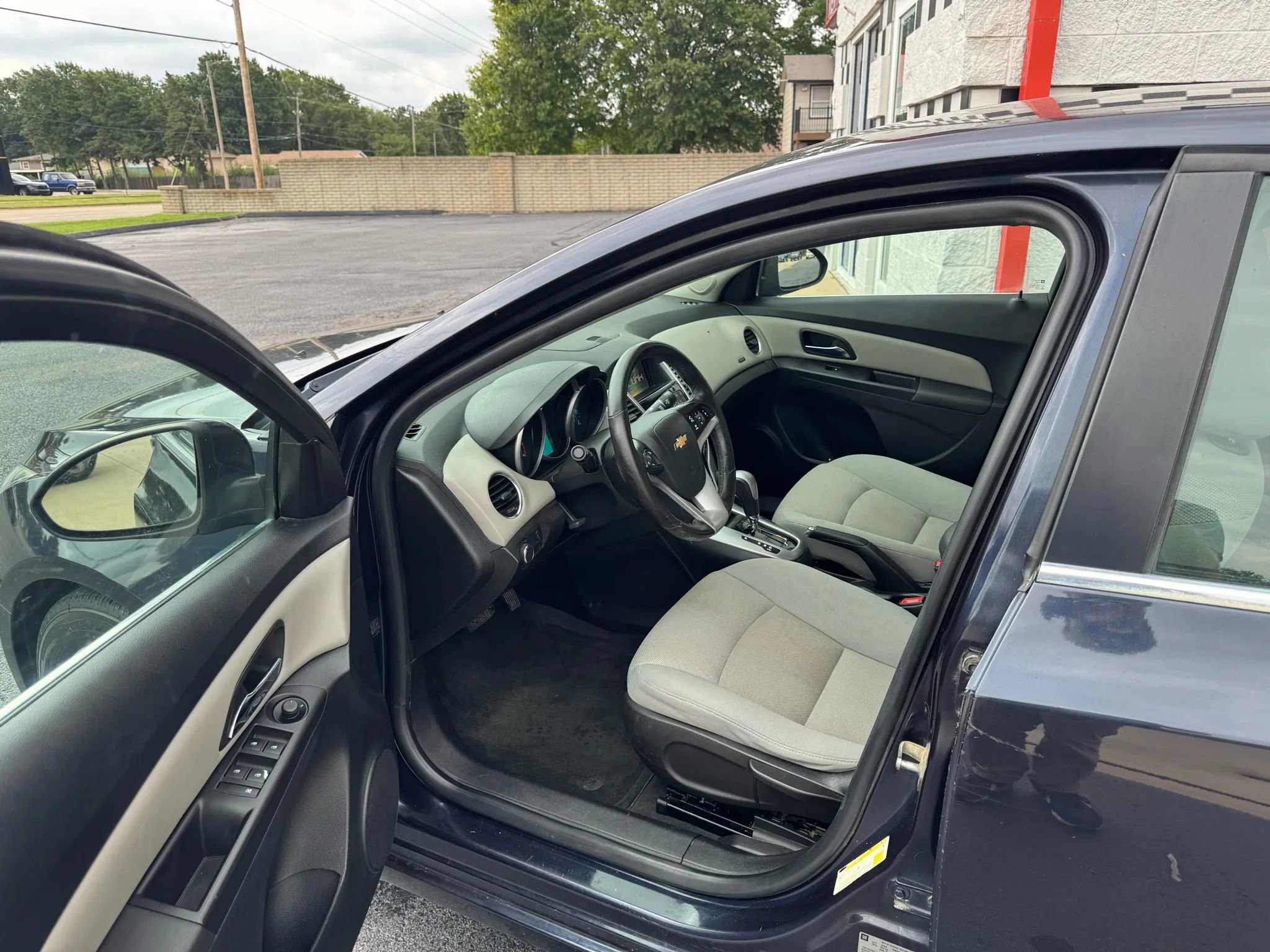 Used 2014 Chevrolet Cruze LT w/ Technology Package image 12