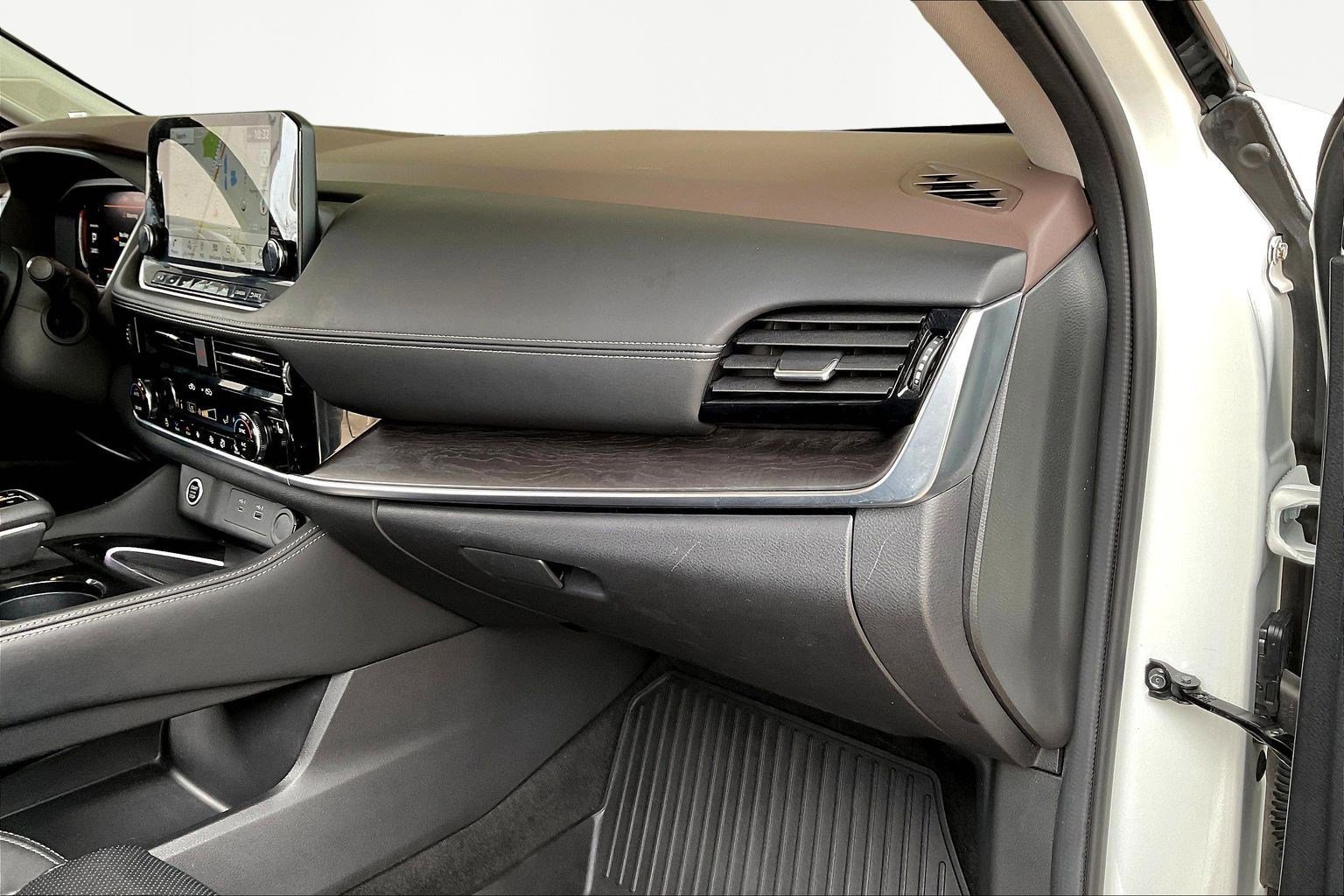 Used 2023 Nissan Rogue Platinum w/ Platinum Premium Package image 26