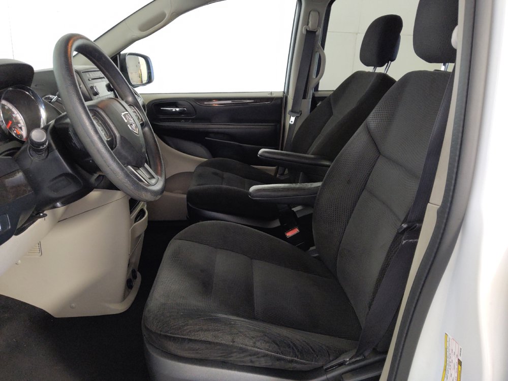 Used 2017 Dodge Grand Caravan SE FWD image 17