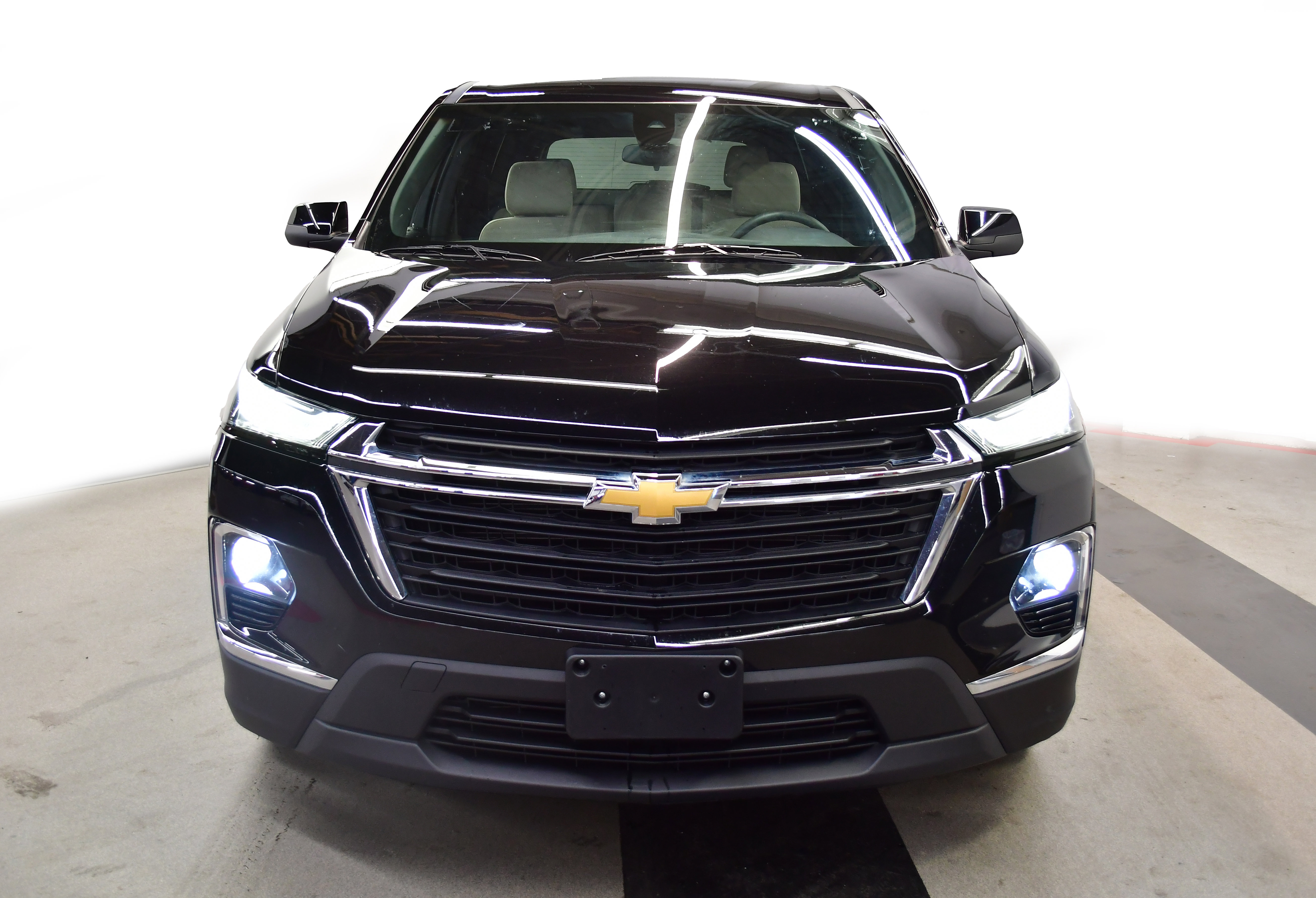 Used 2023 Chevrolet Traverse LS FWD image 3