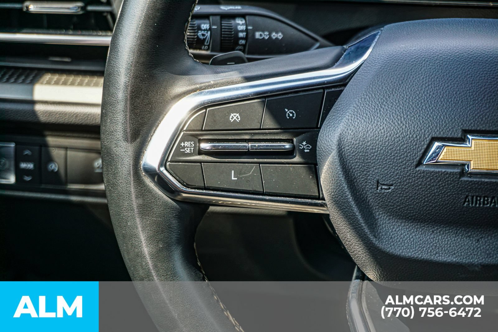 Used 2025 Chevrolet Traverse LT FWD image 32