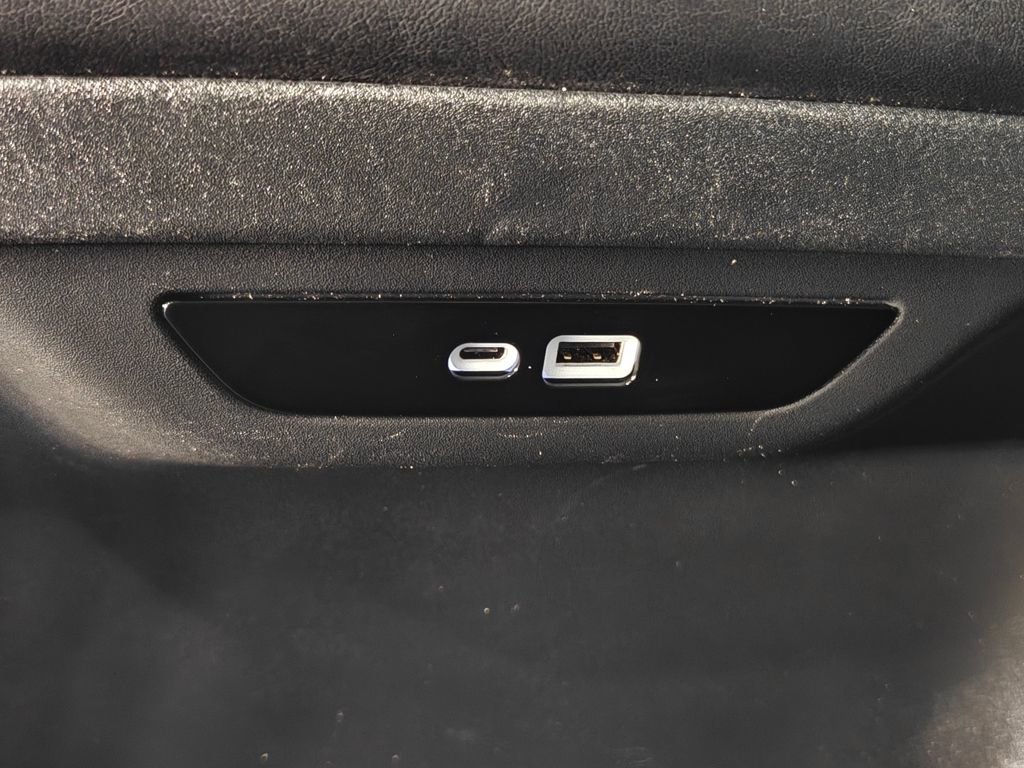 Used 2025 Chrysler Pacifica Select image 31