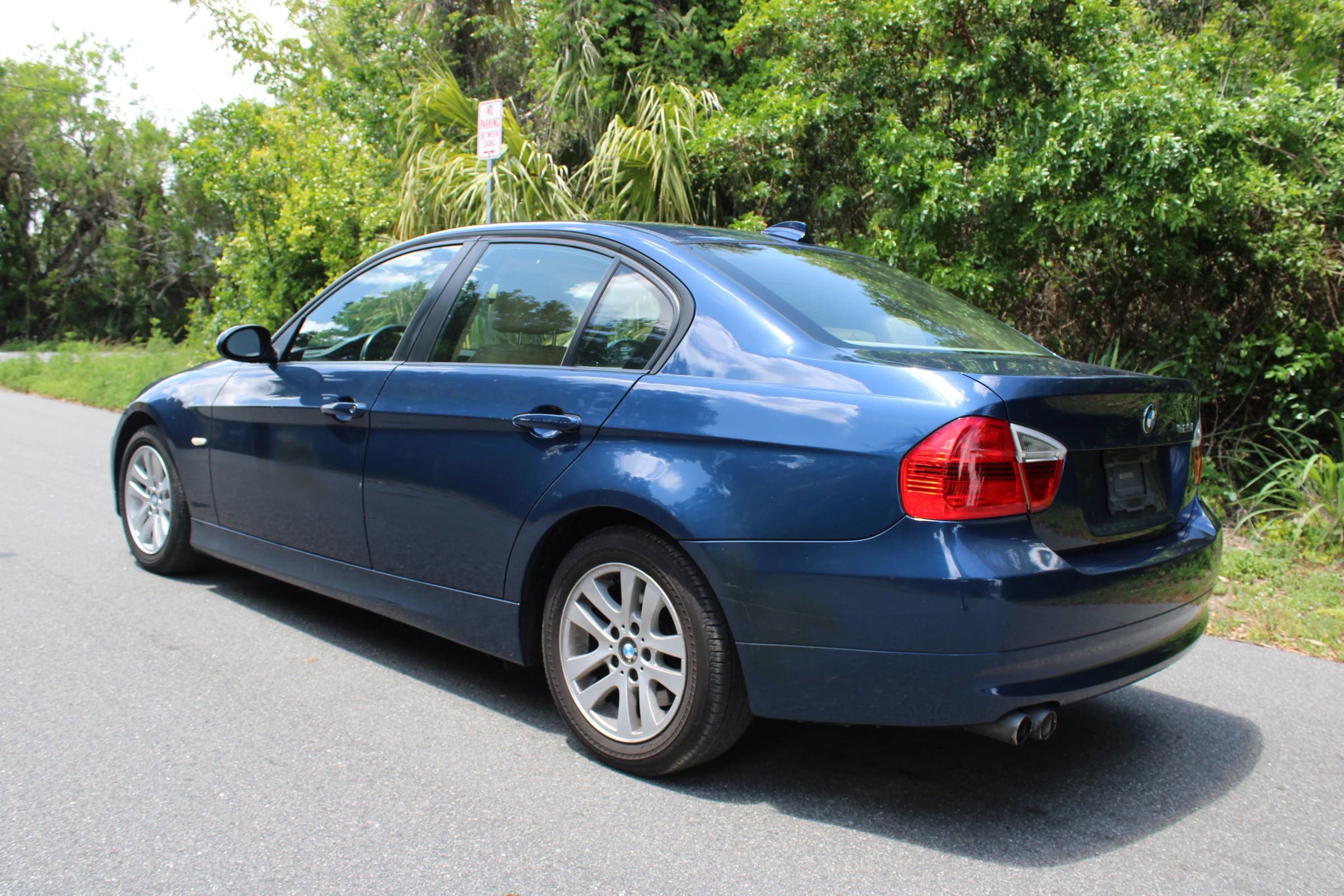 Used 2006 BMW 325i Sedan RWD image 4