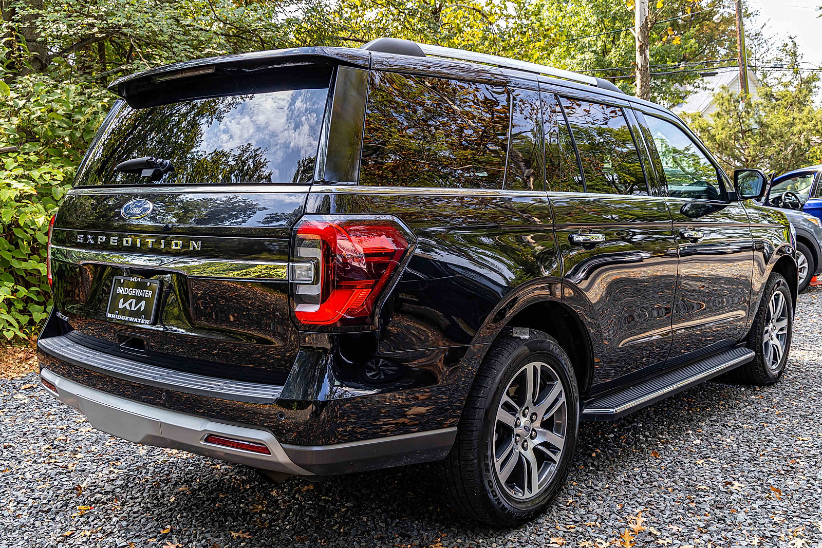 Used 2023 Ford Expedition Limited image 6