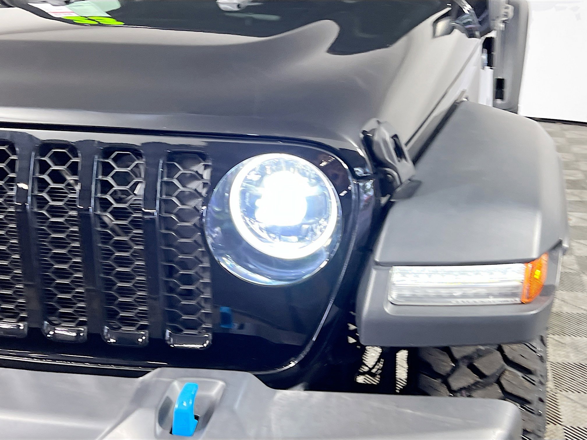 Used 2023 Jeep Wrangler Unlimited AWD/4WD image 12