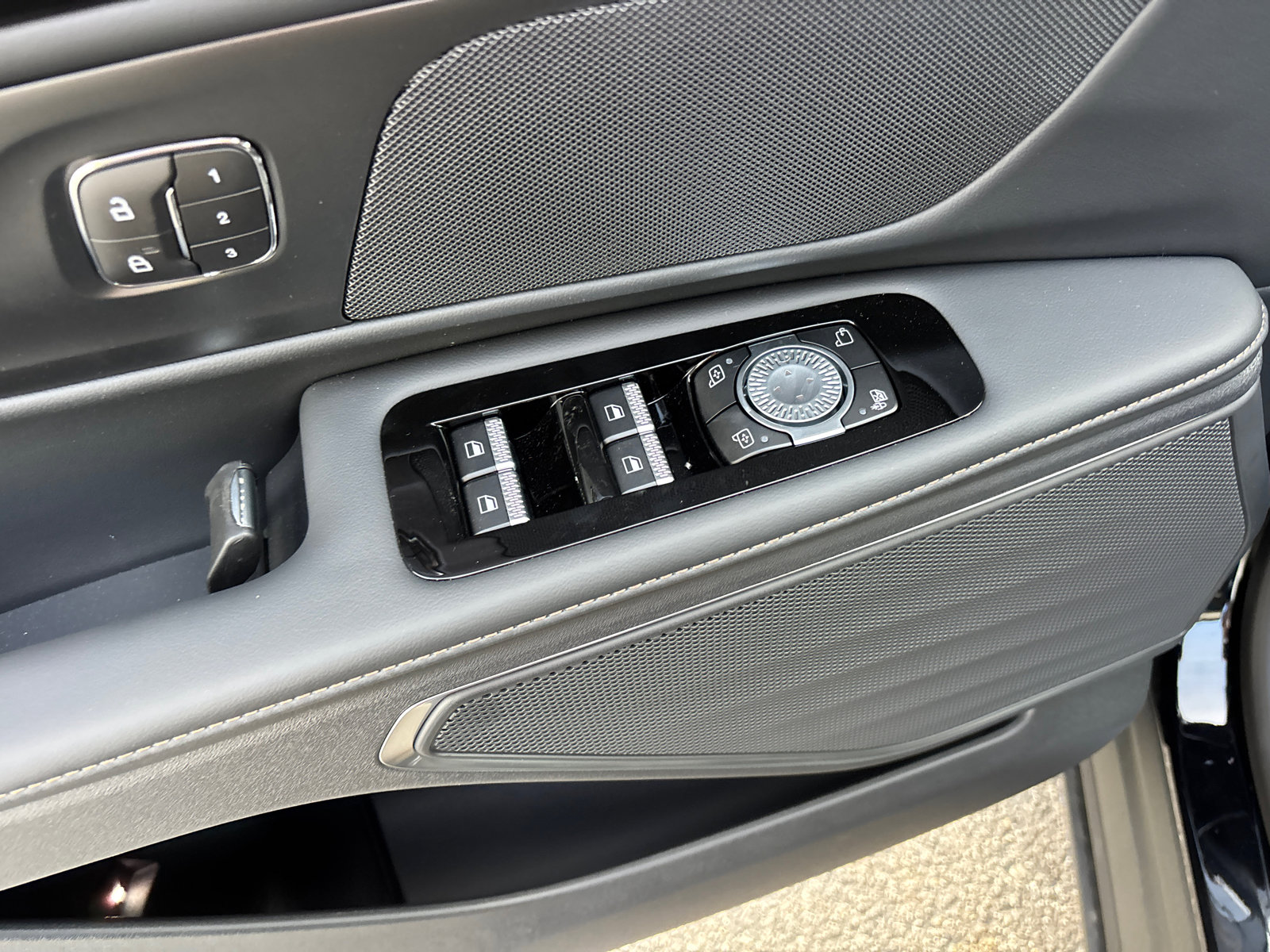 New 2026 Lincoln Nautilus Premier image 13