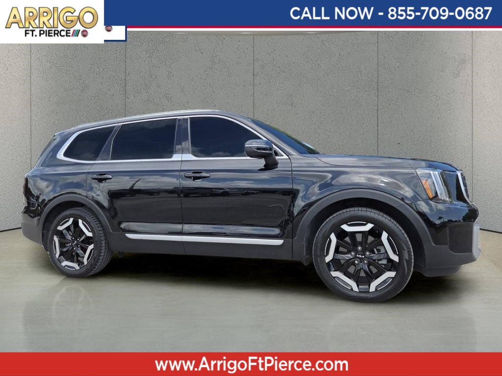 Used 2024 Kia Telluride EX w/ EX Captain's Chair Package FWD image 1