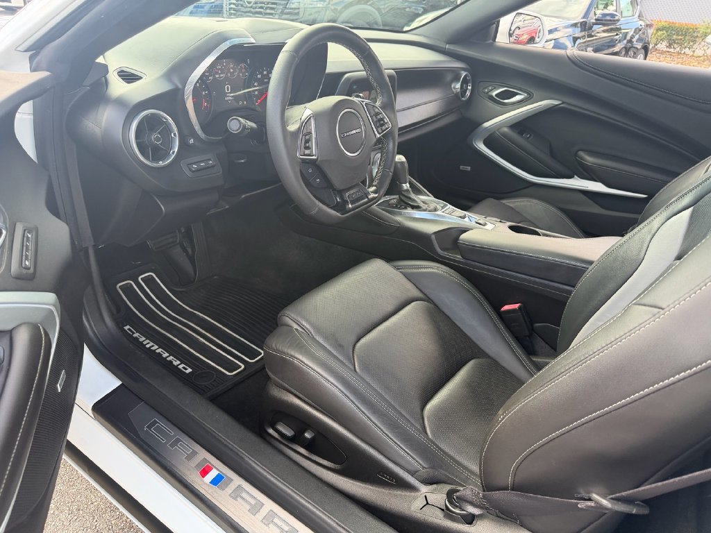 Used 2017 Chevrolet Camaro SS RWD image 11