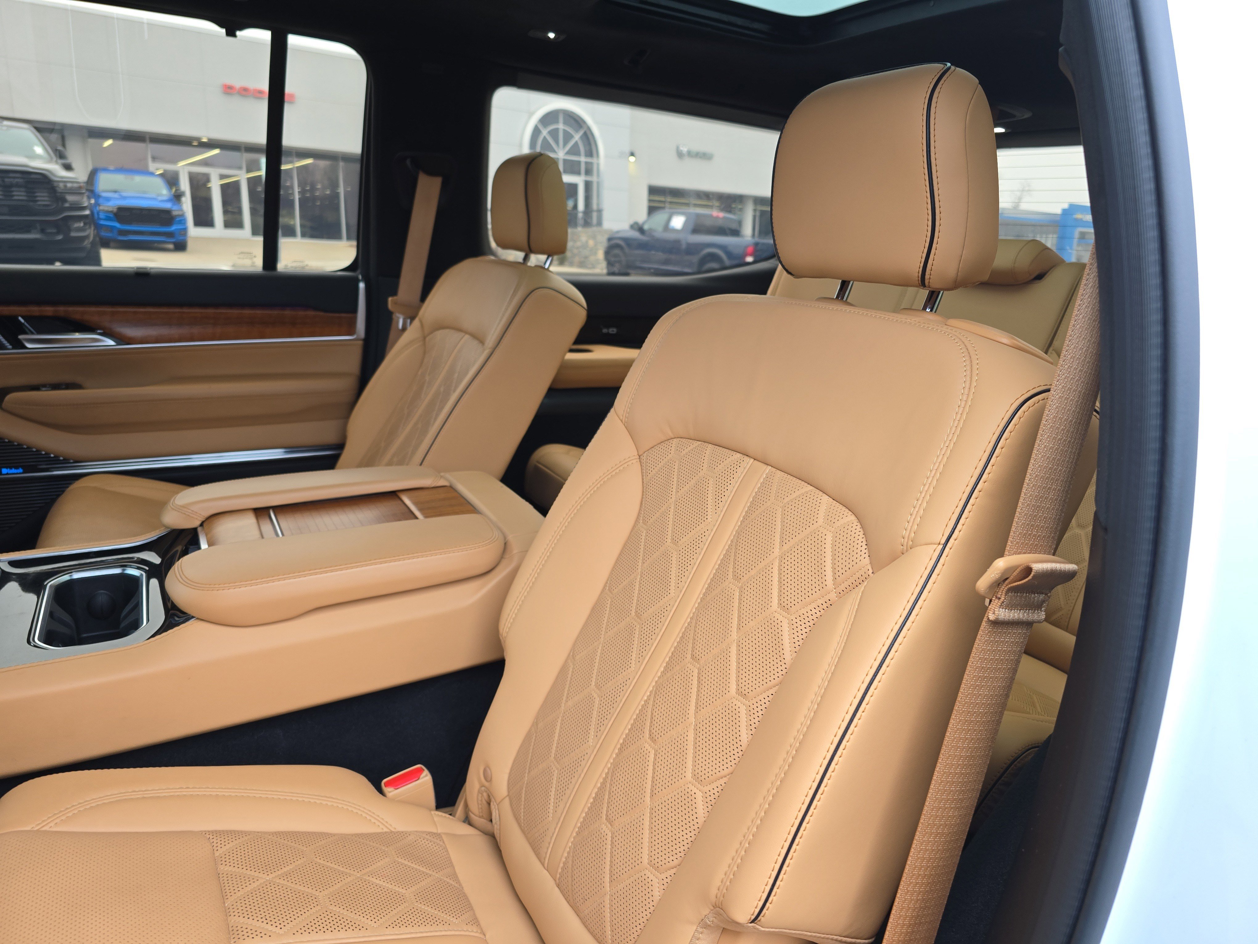 Used 2022 Jeep Grand Wagoneer Series III image 15