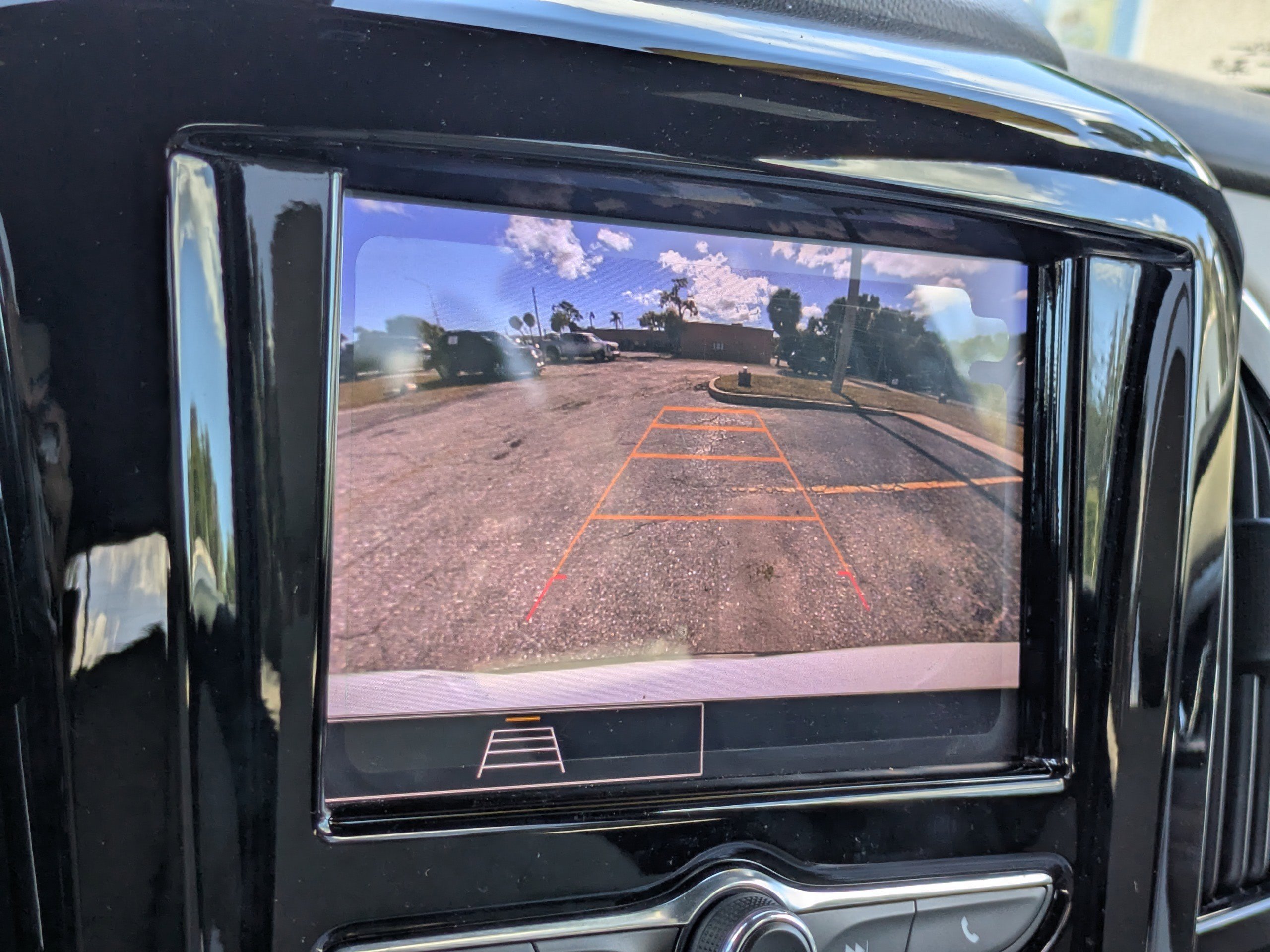 Used 2022 Chevrolet Traverse LS FWD image 22