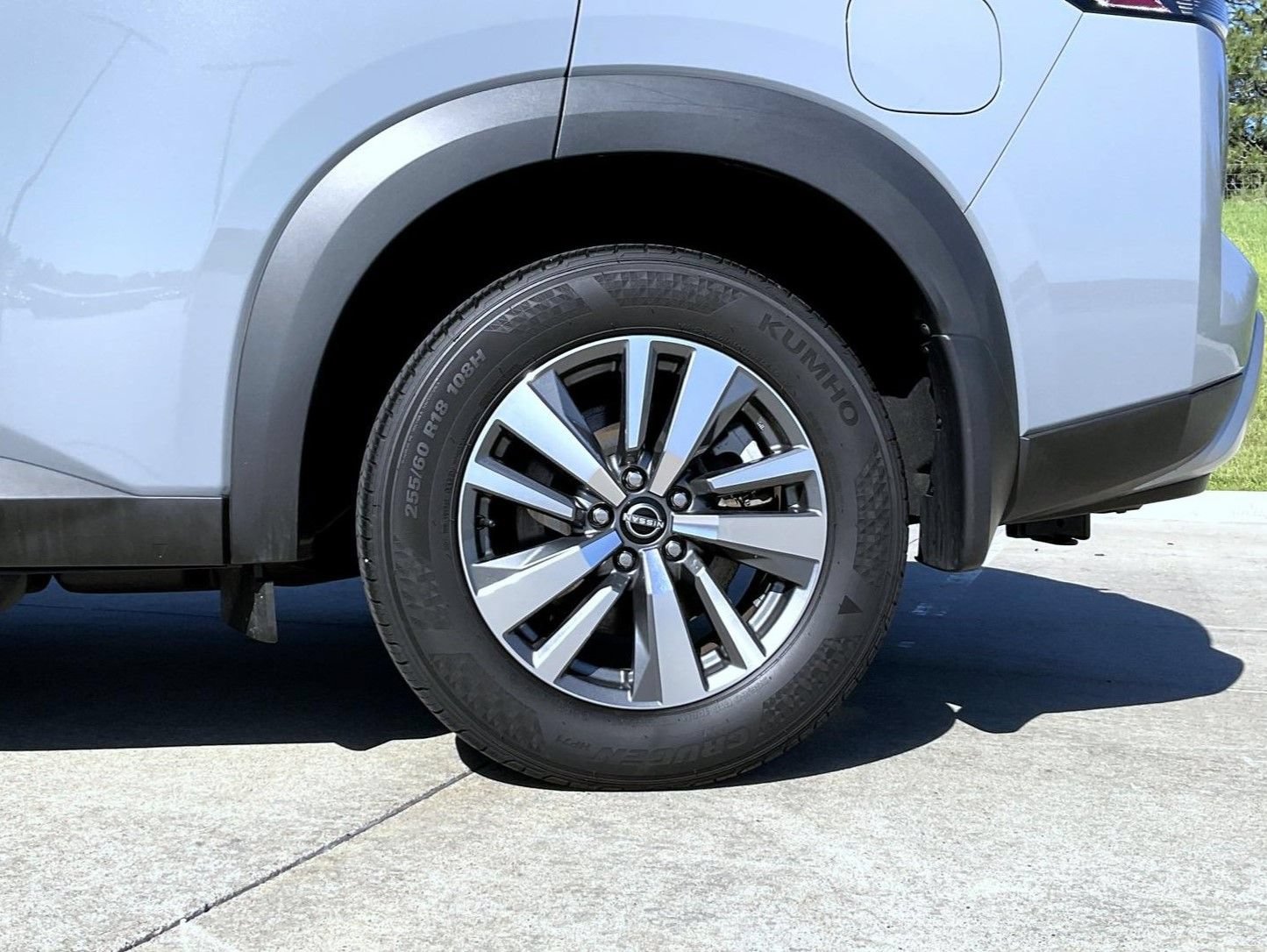 Used 2023 Nissan Pathfinder SL w/ Black Appearance Package AWD/4WD image 25