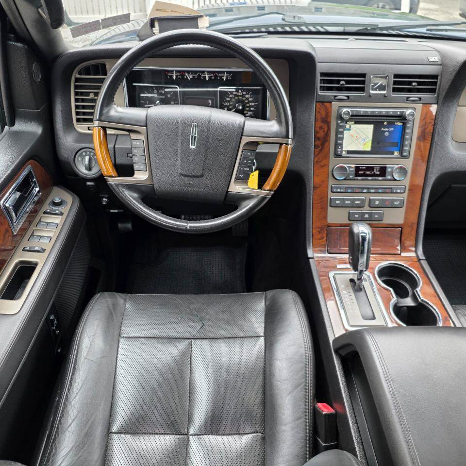 Used 2014 Lincoln Navigator 4WD image 20
