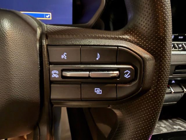 Used 2024 Chevrolet Colorado Trail Boss w/ Technology Package image 34