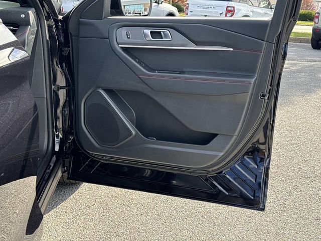 Used 2025 Ford Explorer ST-Line image 11