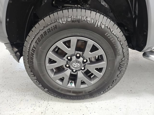 Certified 2023 Toyota Tacoma SR5 AWD/4WD image 10